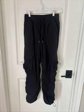LULULEMON DANCE STUDIO BLACK RELAXED FIT MID RISE CARGO PANTS WOMEN’S SIZE XS